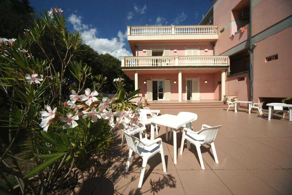 Hotel Happy Марина-ді-П'єтразанта Екстер'єр фото