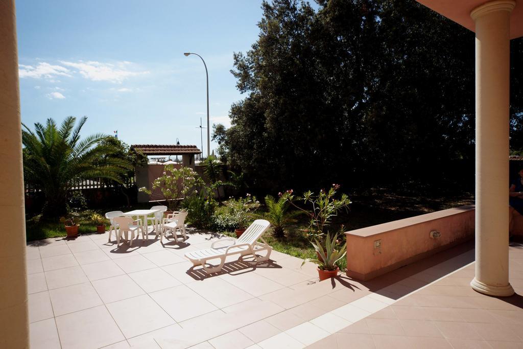 Hotel Happy Марина-ді-П'єтразанта Екстер'єр фото