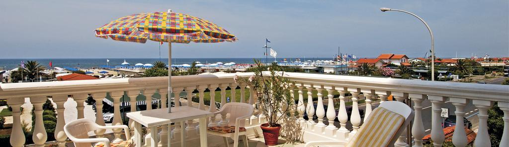 Hotel Happy Марина-ді-П'єтразанта Екстер'єр фото