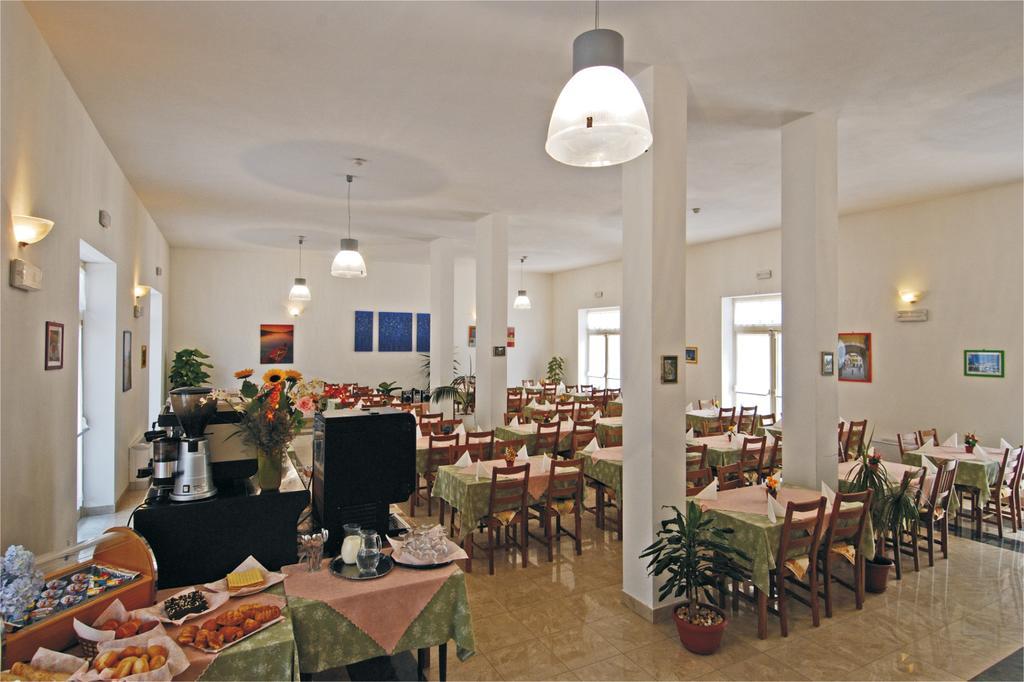 Hotel Happy Марина-ді-П'єтразанта Екстер'єр фото