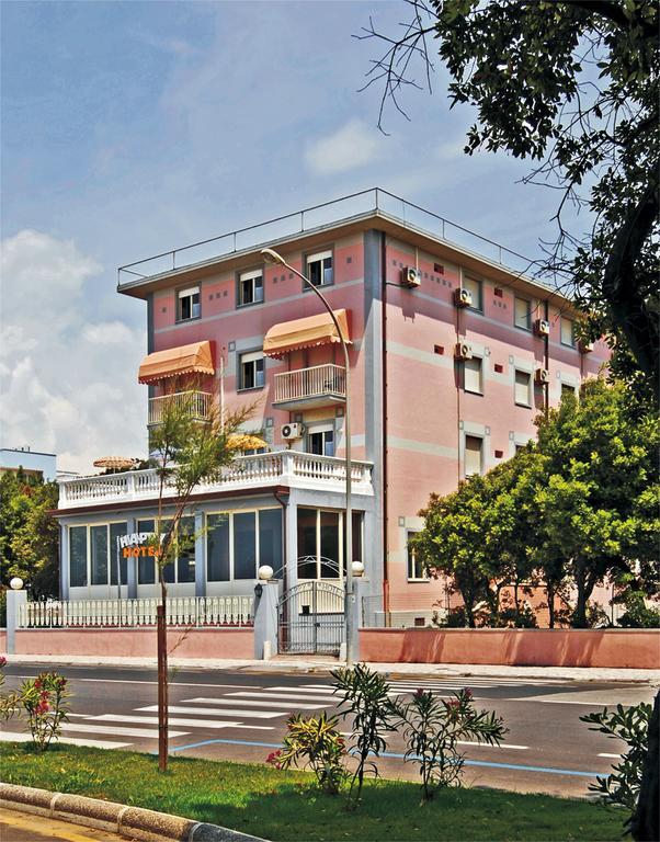 Hotel Happy Марина-ді-П'єтразанта Екстер'єр фото