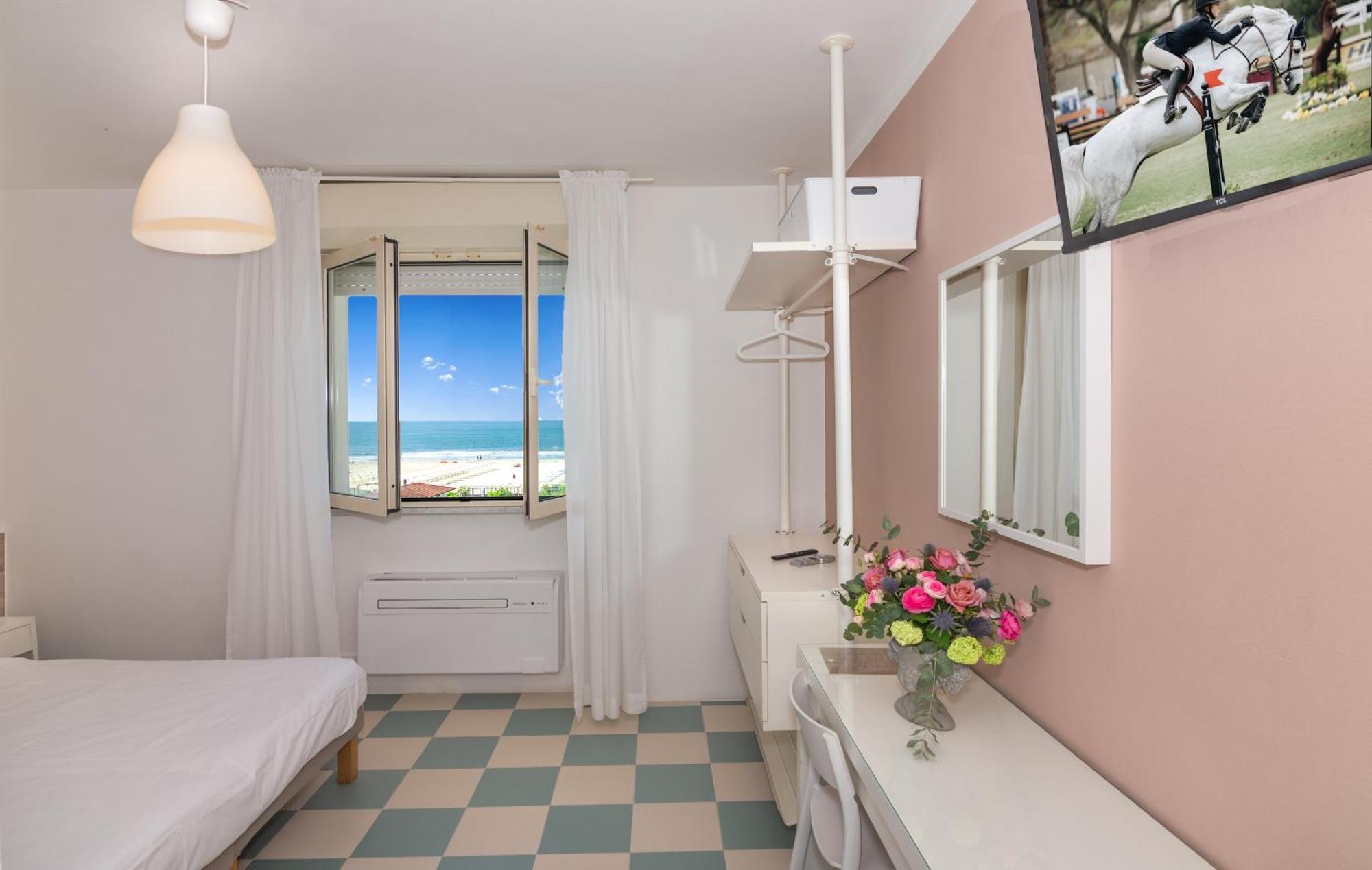 Hotel Happy Марина-ді-П'єтразанта Екстер'єр фото