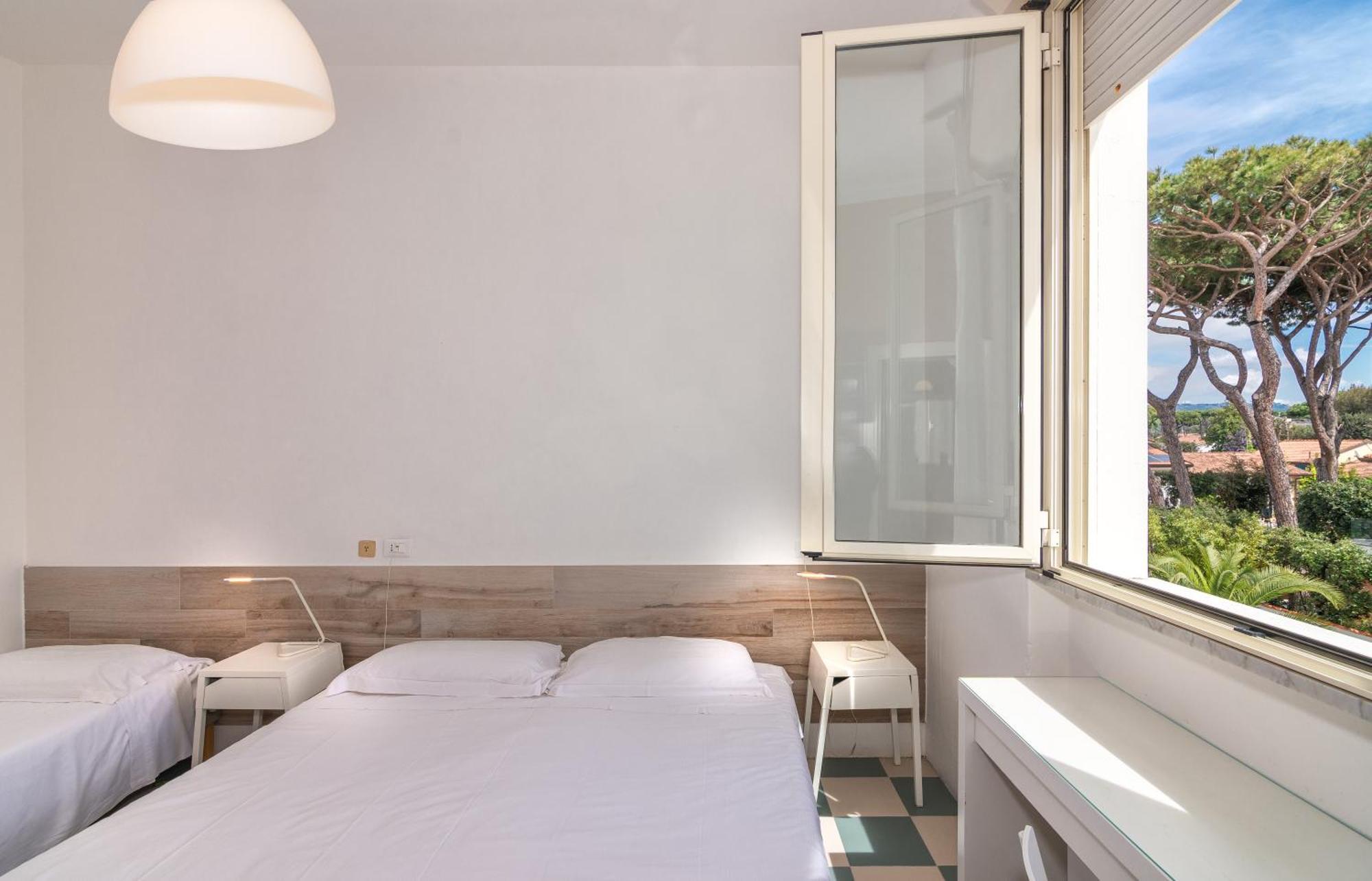 Hotel Happy Марина-ді-П'єтразанта Екстер'єр фото