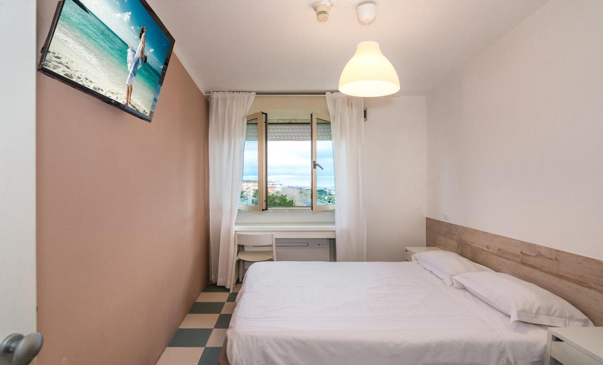 Hotel Happy Марина-ді-П'єтразанта Екстер'єр фото