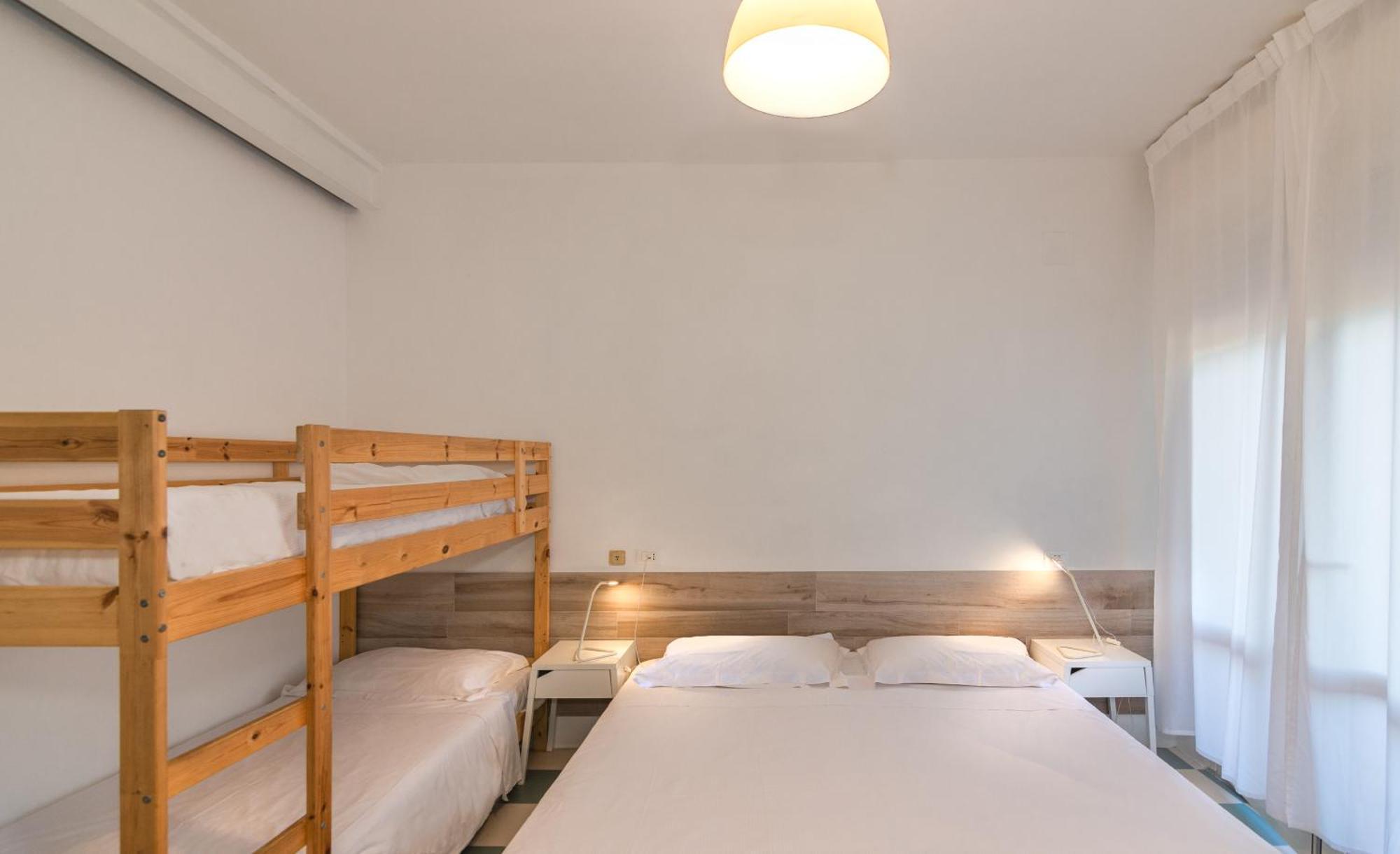 Hotel Happy Марина-ді-П'єтразанта Екстер'єр фото