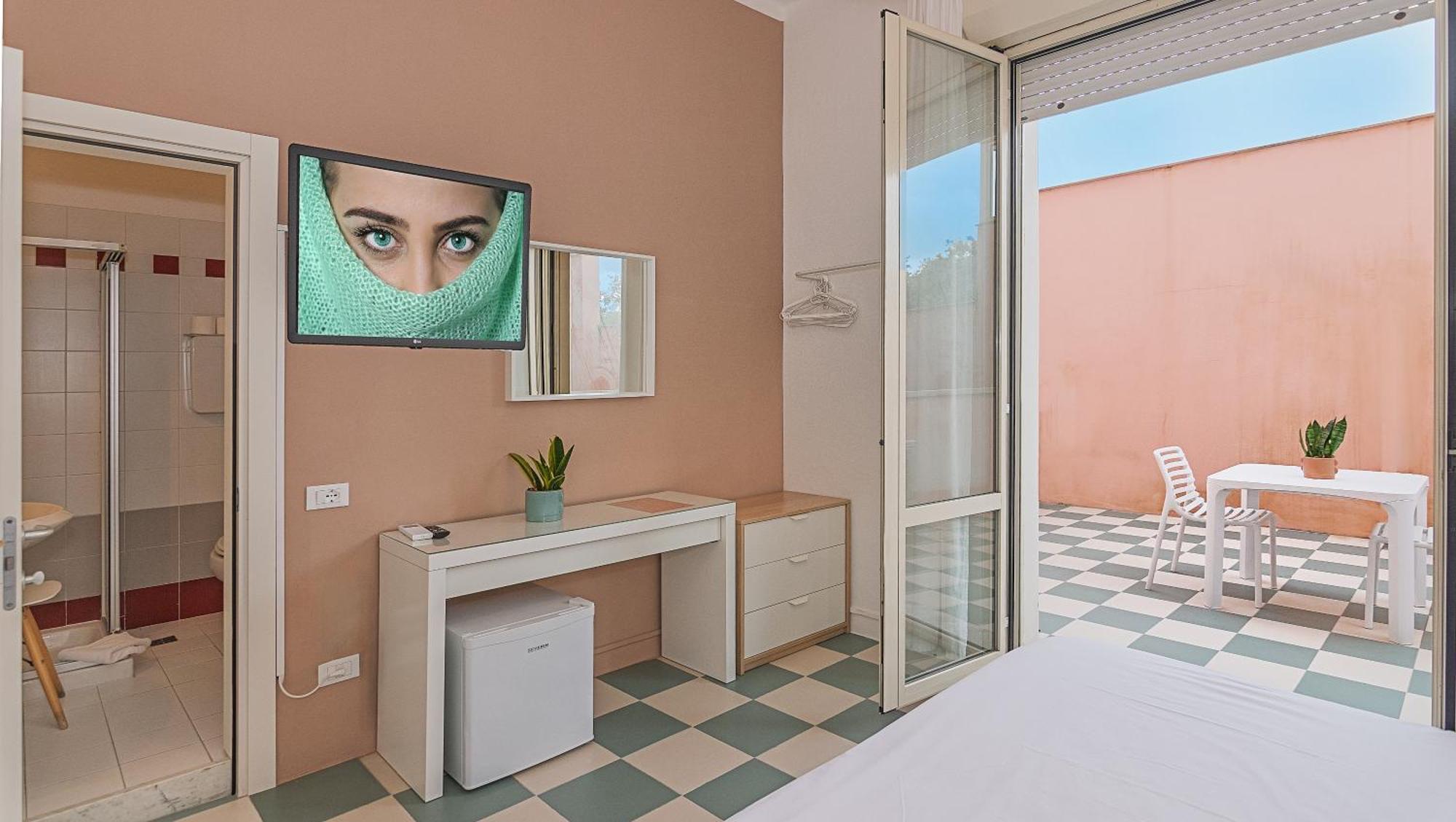 Hotel Happy Марина-ді-П'єтразанта Екстер'єр фото