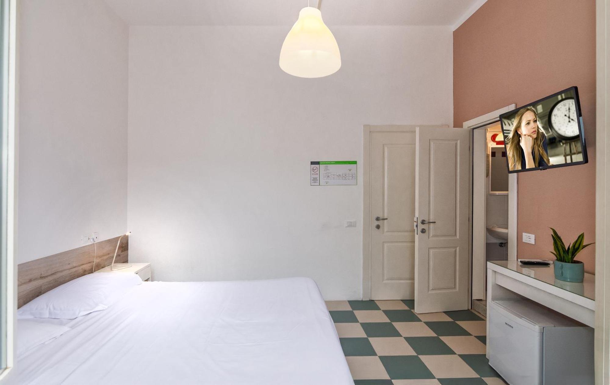 Hotel Happy Марина-ді-П'єтразанта Екстер'єр фото