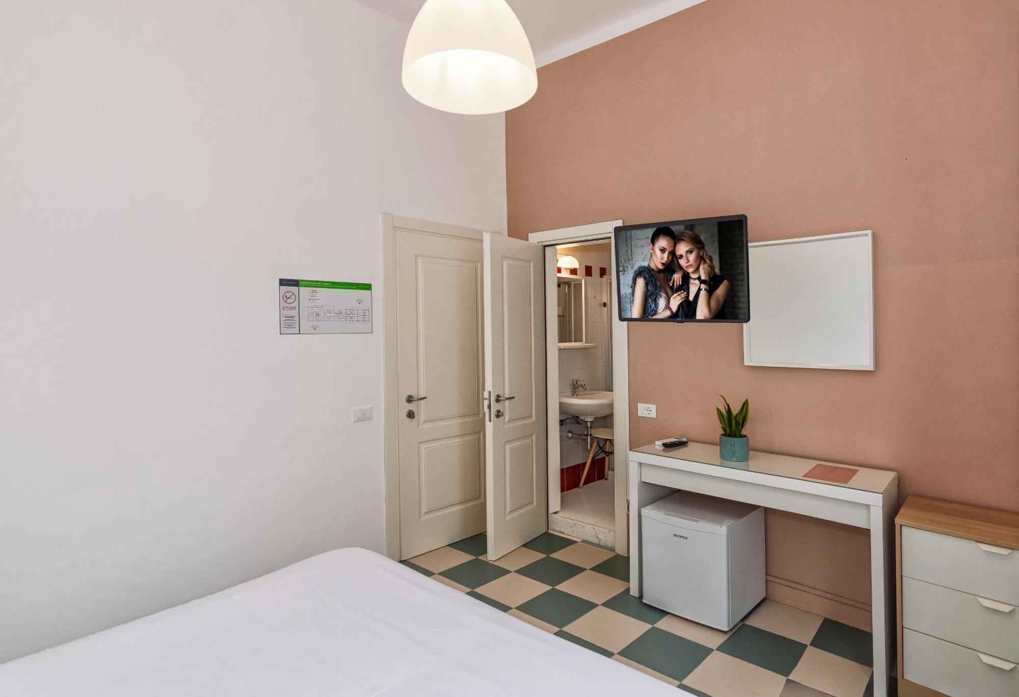 Hotel Happy Марина-ді-П'єтразанта Екстер'єр фото