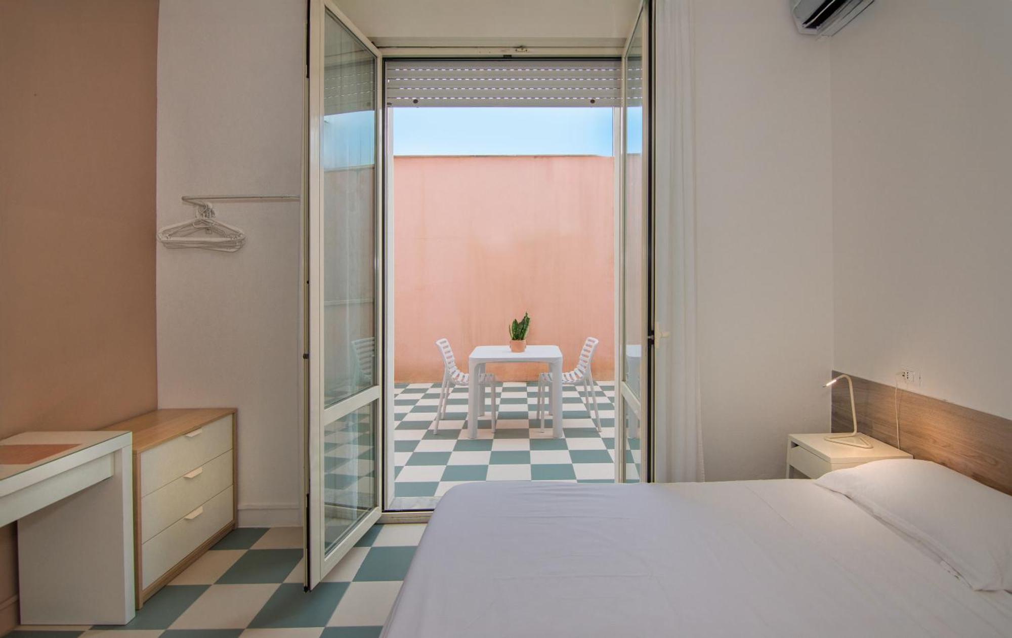 Hotel Happy Марина-ді-П'єтразанта Екстер'єр фото