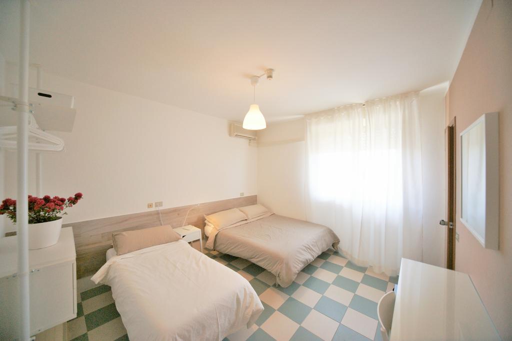 Hotel Happy Марина-ді-П'єтразанта Екстер'єр фото