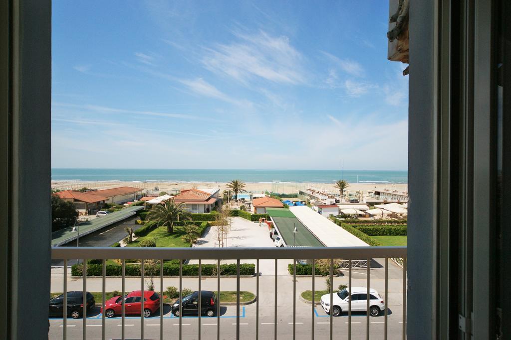 Hotel Happy Марина-ді-П'єтразанта Екстер'єр фото