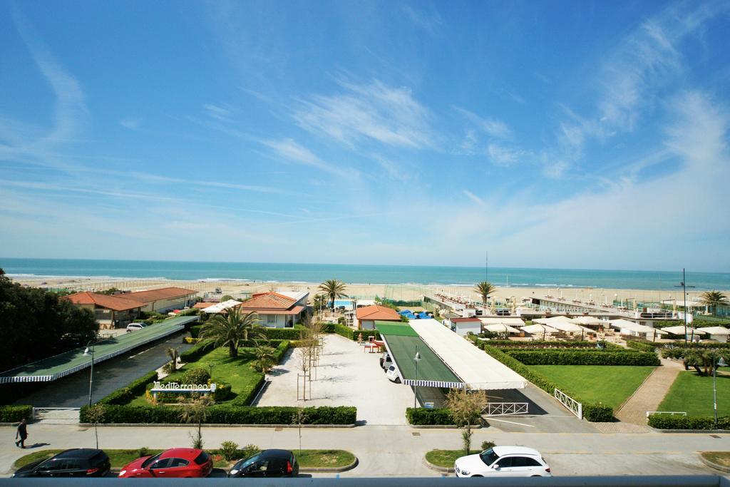 Hotel Happy Марина-ді-П'єтразанта Екстер'єр фото