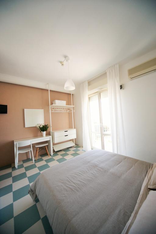 Hotel Happy Марина-ді-П'єтразанта Екстер'єр фото