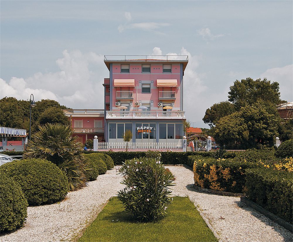 Hotel Happy Марина-ді-П'єтразанта Екстер'єр фото